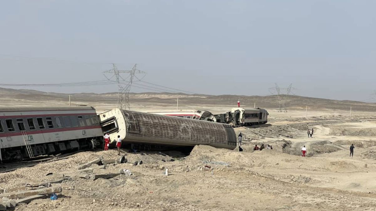 Při železničním neštěstí v Íránu zemřelo 13 lidí
